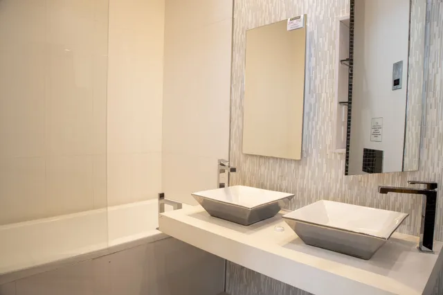 Grand, Suite, 3 King Beds, Pool Side، English Point Marina Hotel 4/4
