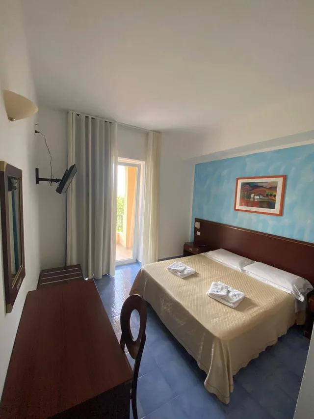 Room, Double Bed, Hotel America 4/10