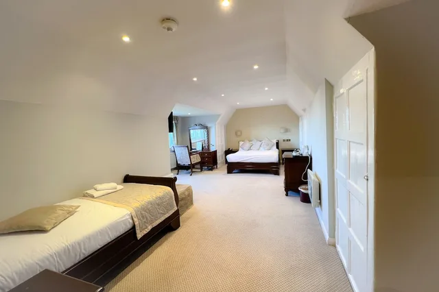 غرفة عائلية بسرير مزدوج وسرير فردي، Castle Bromwich Hall Hotel, BW Signature Collection 4/10
