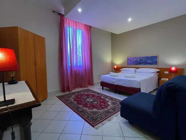 غرفة كومفورت بسرير كوين، HOTEL LEOPOLDA 2/6