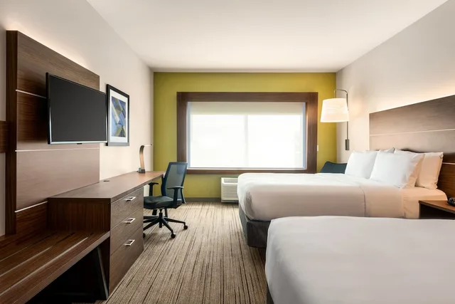 Standard, 2 Queen Beds, Holiday Inn Express Suites West Des Moines Jordan Creek 2/5