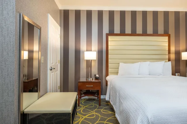 Standard, King Bed, Exterior Entrance، Best Western Plus Dixon Davis 4/9
