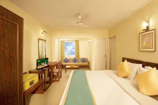 Classic, Double Bed, Balcony, Sterling Puri 1/10