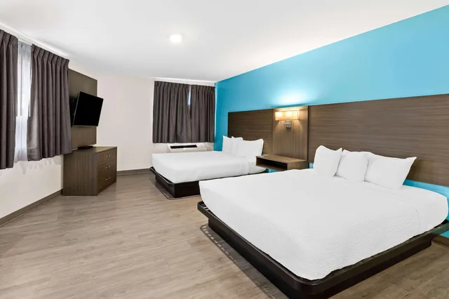 غرفة بسريرين كوين لذوي الإعاقة، Howard Johnson by Wyndham Thunder Bay 2/4