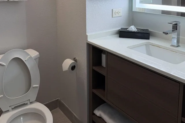 Upgrade, Suite, King Bed, Sofa، Comfort Inn & Suites Concord (Kannapolis) 10/10