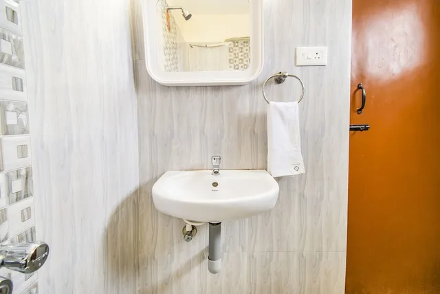 غرفة تنفيذية بسرير كينج، Fabhotel Thejas Paaradise 4/4