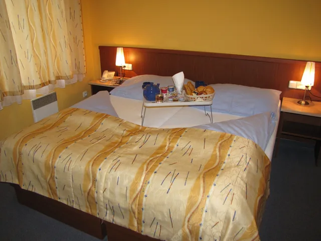 شقة بسرير مزدوج بغرفتي نوم مع أريكة، Austria Suites 1/4