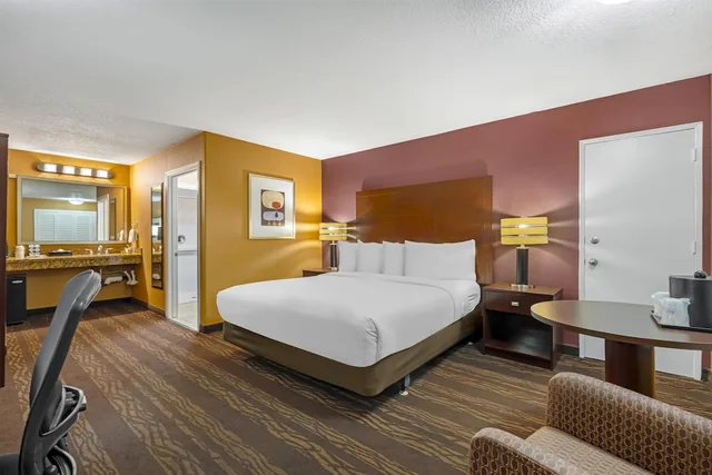 غرفة قياسية بسرير كينج لذوي الإعاقة، Best Western Plus Stovall's Inn 3/10