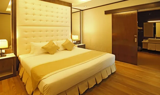 جناح ملكي بسرير كينج وسريرين منفصلين، Casuarina At Meru 1/1