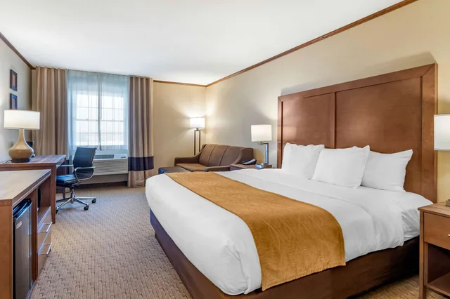 غرفة قياسية بسرير كينج، Comfort Inn Sedalia Station 3/10