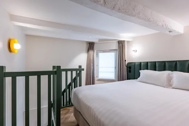 جناح جونيور، Hotel Elysee Secret Paris 1/1