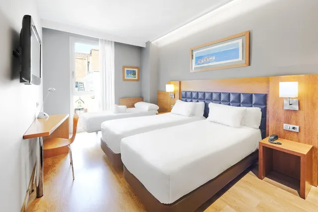 غرفة ثلاثية، Barcelona Century Hotel 1/1