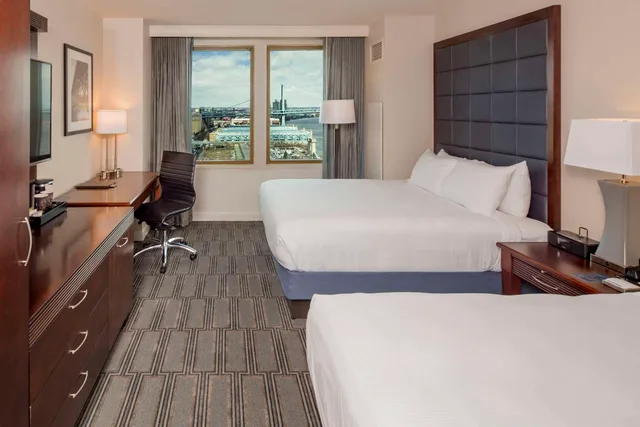 غرفة بسريرين كوين بإطلالة، Hilton Philadelphia At Penn's Landing 1/2