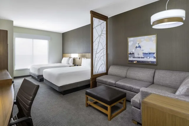 غرفة بسريرين كوين مع أريكة في طابق مرتفع، Hyatt Place Fort Worth-Alliance Town Center 5/5