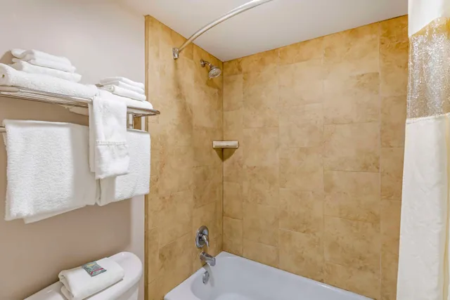 Flat, 2 Queen Beds، Best Western Cottontree Inn 7/8