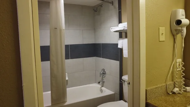 غرفة قياسية بسريرين كوين للمدخنين، Super 8 By Wyndham Kingsville 4/5