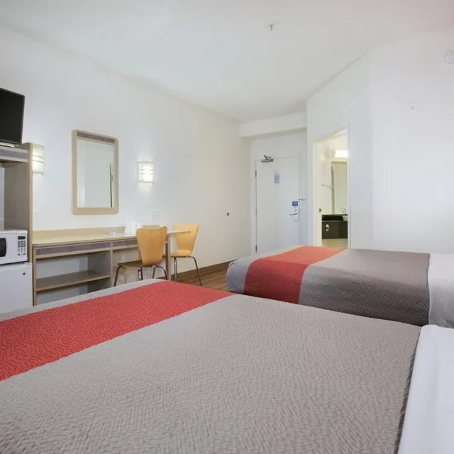 غرفة ديلوكس رباعية، Motel6 Brooklyn Center, MN - Minneapolis 2/10