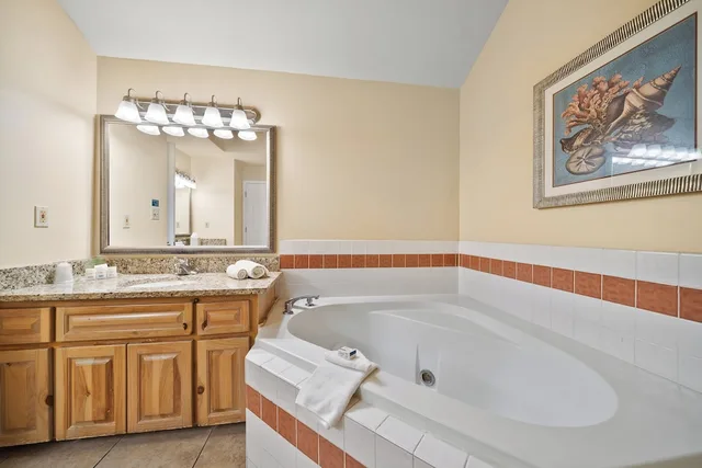جناح بسرير كينج بإطلالة على المرسى بغرفة نوم واحدة، Holiday Inn & Suites Clearwater Beach S-harbourside 2/3