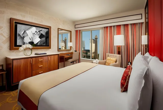 Room, King Bed, Queen Bed, Eiffel View، The Parisian Macau 1/2