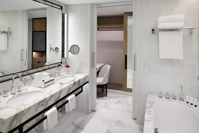 Premier, King Bed, Address Downtown 1/2