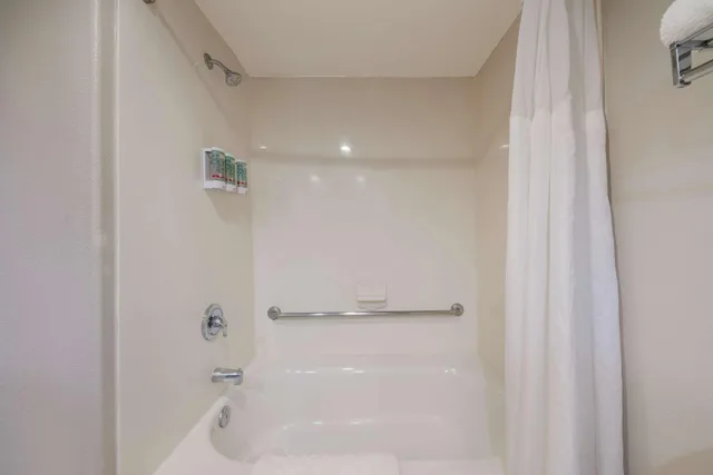 غرفة بسرير مزدوج، Best Western Lanai Garden Inn & Suites 5/6