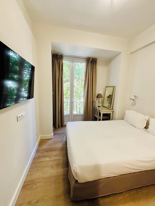 Standard, Double Bed, Hotel Bonaparte 1/2
