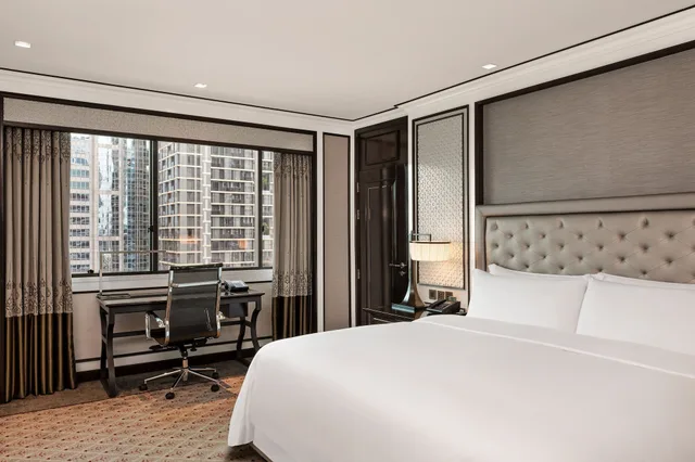 Room, King Bed, Corner, THE ATHENEE HOTEL, A LUXURY COLLECTION HOTEL BANGKOK 1/4