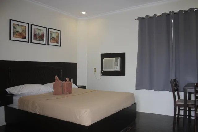 Superior, Studio, Red Knight Gardens 2/6