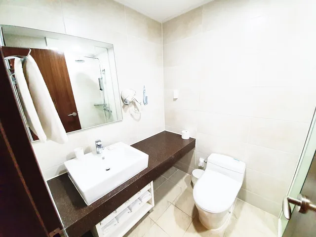 غرفة عائلية بسرير كينج وسرير فردي بإطلالة على البحر، Jeju Ocean Blue Hotel 6/8