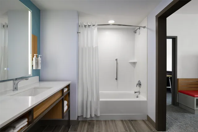 1 Bedroom, Suite, King Bed, Scenic View, Sofa، Hilton Garden Inn Millenia Near Universal Orlando Resort 4/6