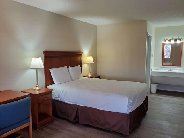غرفة بسرير كوين، Red Roof Inn Shamrock 1/4