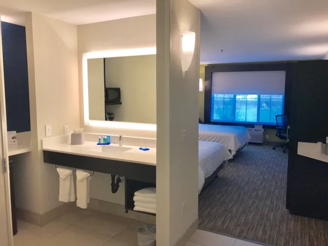 غرفة بسريرين كوين، Holiday Inn Express Hotel & Suites Tracy 3/3