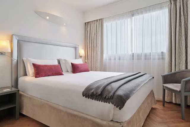 Standard, Twin Beds, City or Courtyard View، Hotel Charlemagne by Happyculture 1/10