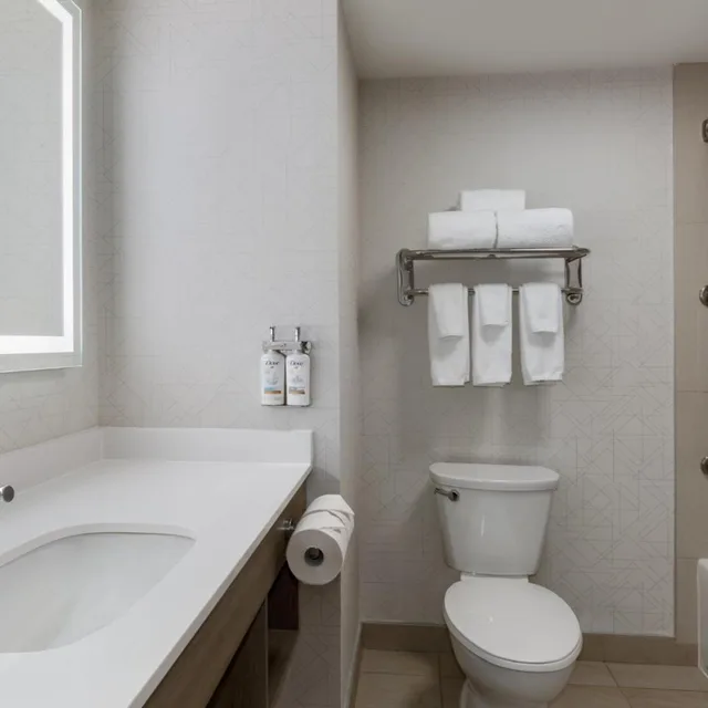 جناح بسريرين كوين مع أريكة، Holiday Inn Express And Suites Ottawa East Orleans 9/10