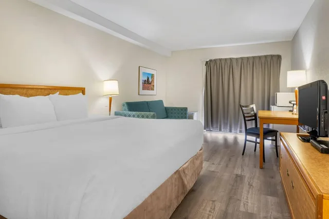غرفة قياسية بسرير كينج، Rodeway Inn Saint John Fairville 1/7