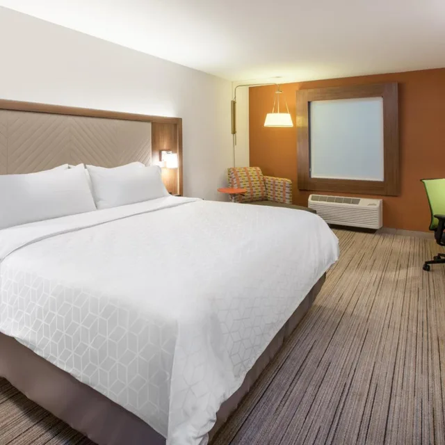 غرفة ديلوكس بسرير كينج لذوي الإعاقة، Holiday Inn Express Suites Phoenix Dwtn State Capitol 3/10