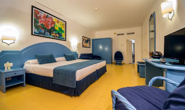 Family, Pool View, Balcony or Terrace، Hotel Drago Park by Pierre & Vacances 2/5