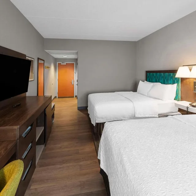Room, King Bed, 2 Queen Beds, Hampton Inn Nanuet 1/6