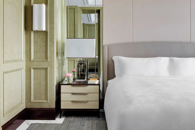 غرفة ديلوكس بسريرين منفصلين بإطلالة على البحر، The Langham Haikou 3/5