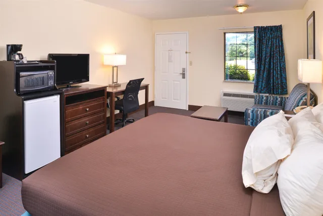 غرفة بسرير كوين، Americas Best Value Inn Batesville 2/5