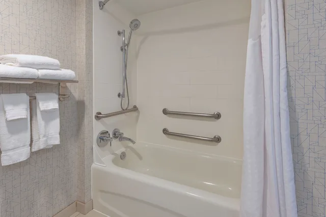 غرفة قياسية بسرير كينج، Holiday Inn Express Suites Blackburg University Area 3/3