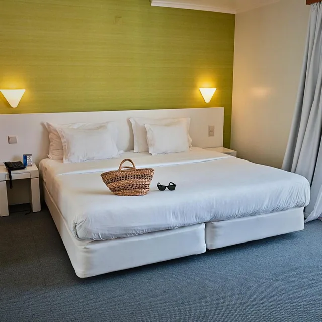 غرفة بسرير مزدوج أو سريرين منفصلين، Varandas do Atlântico by RIDAN Hotels 1/9