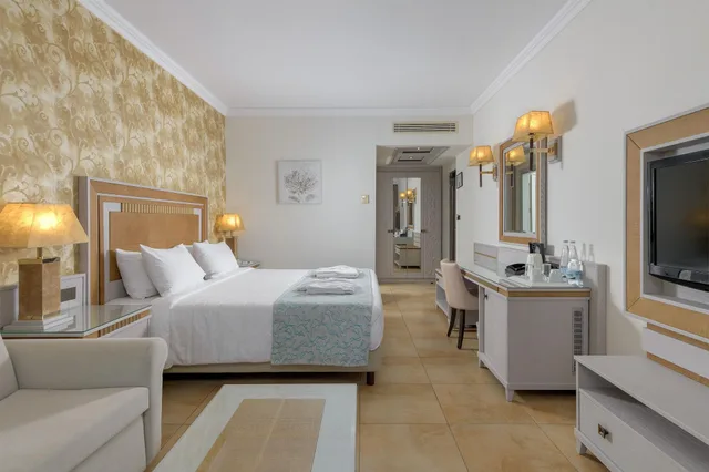 غرفة سوبيريور بإطلالة على الحديقة، La Marquise Luxury Resort Complex 4/4