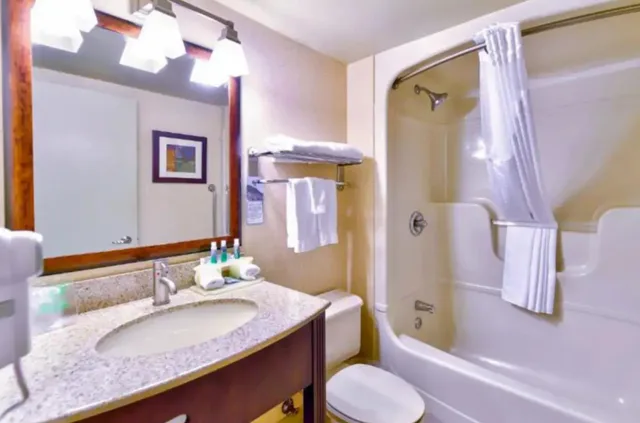 غرفة قياسية، Quality Inn Saint-Jean-sur-Richelieu 2/2