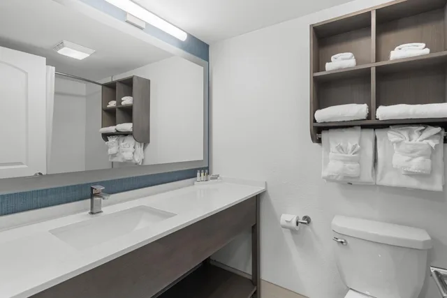 Schooner, Deluxe, Ocean View, Compass Cove Resort 5/8
