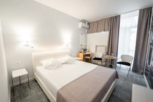 غرفة سوبيريور مفردة بسرير كينج، Continental Hotel 1/10