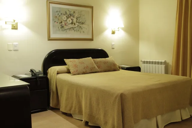 غرفة قياسية بسرير كوين، Crillon Mendoza 6/8