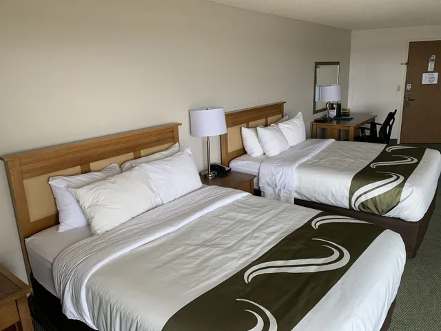 Room, 2 Queen Beds, Falls View, Sofa، Comfort Suites Idaho Falls 2/9