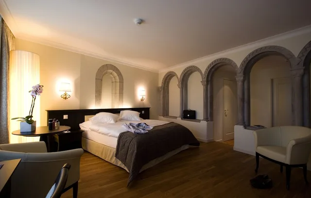 جناح جونيور بسرير كوين بإطلالة على البحيرة، Chateau D Ouchy 1/1