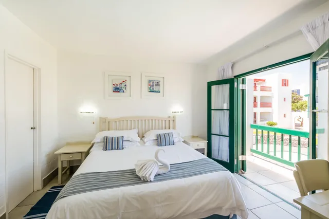 2 Bedrooms, Village, Suite، Club Mykonos 1/2